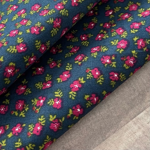 Men’s Deep Raspberry Velour Bow Tie & Navy Floral Pocket Square - Picture 6 of 7